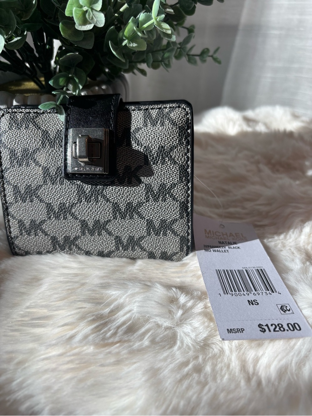 NWT Michael Kors Gray/Black Signature Snap Wallet
